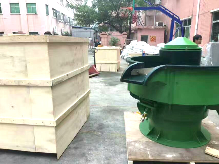 三次元振動(dòng)研磨機(jī)裝箱中 三次元振動(dòng)研磨機(jī)裝箱中